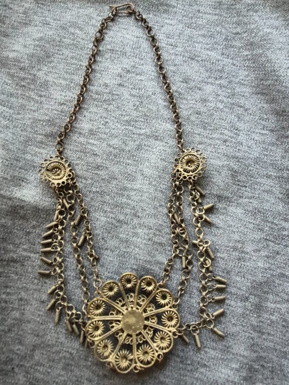 Vintage festoon-style bib Tribal Necklace made of brass with ornate filigree - Picture 10 of 10